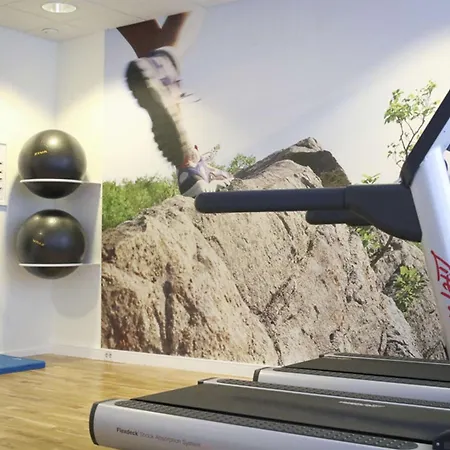 ホテル スカンディック キルケネス